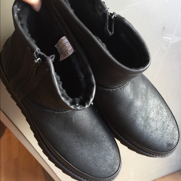 Used Ugg soft boot - Picture 3 of 7